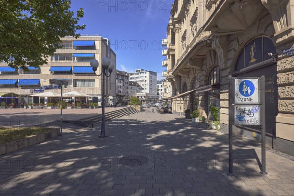 Pedestrian zone, general architecture, buildings, residential buildings and commercial buildings, awnings, lantern, traffic sign pedestrian zone, additional sign bicycles free, concrete staircase, trees, blue sky, cirrus clouds, Kaiser-Friedrich-Platz, Webergasse, Wiesbaden, state capital, district-free city, Hesse, Germany