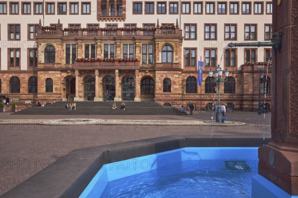 Market fountain, sandstone fountain, town hall, neo-Renaissance style, architect Georg von Hauberrisser, façade with windows, stairs, columns, paving stone square, lantern, pedestrian as accessories, sunny, diffuse light, Schlossplatz square, Wiesbaden, state capital, district-free city, Hesse, Germany
