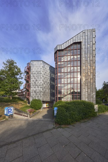 Theatre car park, modern architecture, entrance, access, sidewalk, trees, bushes, lawn, blue sky, cumulus clouds, evening light, Paulinenstraße, Wiesbaden, state capital, district-free city, Hesse, Germany