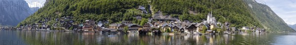 A, Hallstatt, Pano, k, Extensive panorama of a lakeside village in front of a lush mountain landscape, Austria
