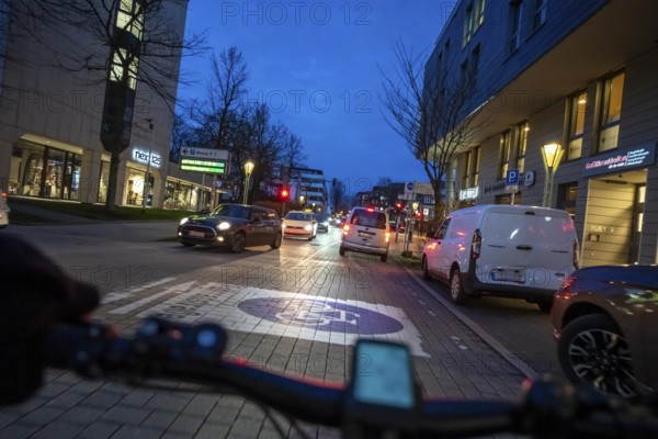 Cycling in the city, in the dark, in the evening, inner-city road, bicycle road, two-wheeler traffic has priority, 30 km/h zone, cyclist perspective, Essen, North Rhine-Westphalia, Germany