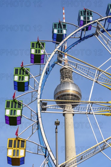Christmas market am Park am Berliner Fernsehturm, Ferris wheel, Fernsehturm dome, Berlin, Germany