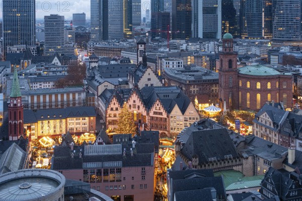 The lights of the Frankfurt Christmas market are shining on the Römerberg in downtown Frankfurt am Main, Römerberg, Frankfurt am Main, Hesse, Germany