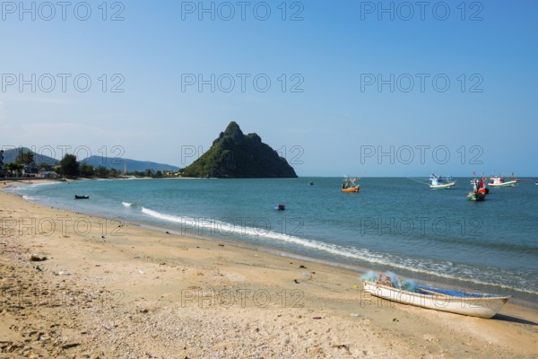 Lonely beach, Ao Noi Beach, Prachuap Khiri Khan, Prachuap Khiri Khan Province, Central Thailand, Thailand