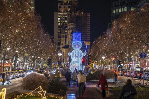 Christmas decoration, light decoration, in Berlin, Tauentzienstraße, view of the Memorial Church on Breitscheidplatz, Christmas market, Germany