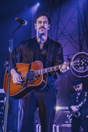 Max Giesinger live on People Tour 2025 in Berlin's Huxley's New World on 26.11.2025