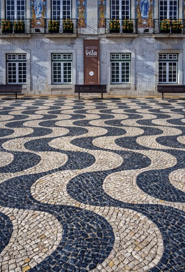 Pattern of the walkway in October 5th Square, Praca 5 de Outubro named after the 1910 revolution that led to the abolition of the monarchy in Portugal, Cascais, Portugal