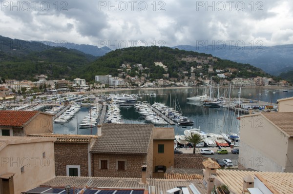 Lots of boats, harbour, Port de Soller, Majorca, Spain