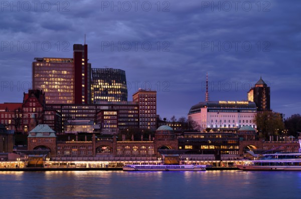 Excursion boats, piers, Free and Hanseatic City of Hamburg, evening light, twilight, Germany