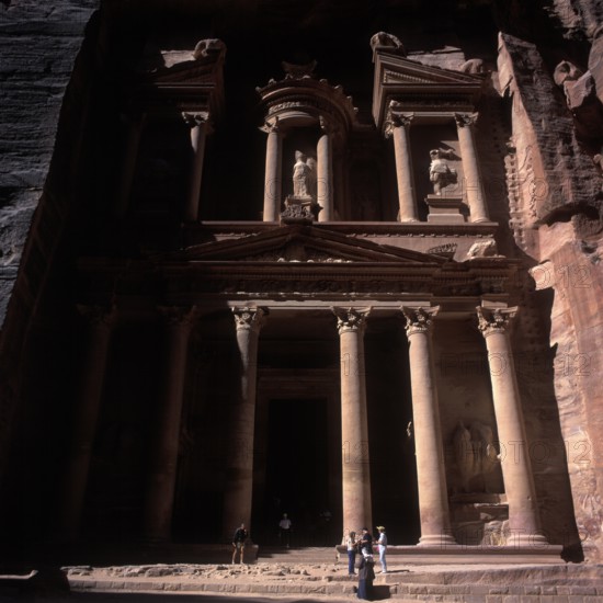 Khazne Faraun, Pharaoh's Treasure House, Nabatean Rock City Petra, Jordan
