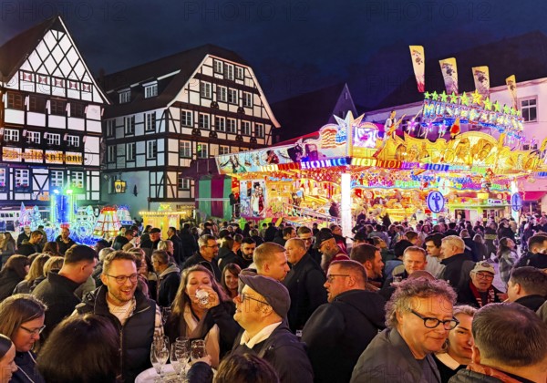 Many people at the All Saints Fair in the evening in front of half-timbered houses, Old Town, Soest, North Rhine-Westphalia, Germany