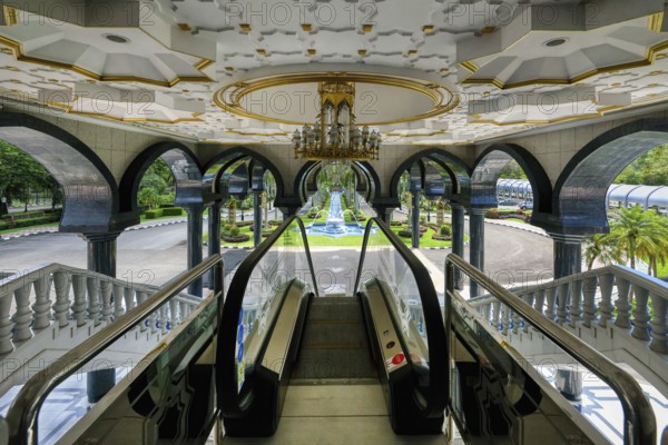 Jame' Asr Hassanil Bolkiah Mosque, King's entrance, Bandar Seri Begawan, Brunei