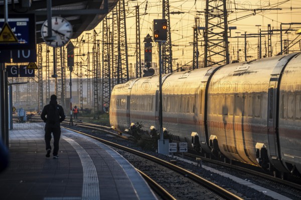 Dortmund Central Station, ICE train on the platform, North Rhine-Westphalia, Germany