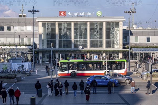 Dortmund Central Station, Station Building, Station Foreground, Pedestrian Crossing at Königswall towards Downtown South, North Rhine-Westphalia, Germany