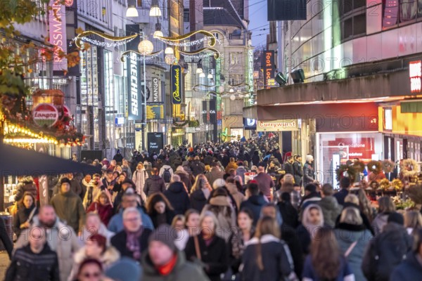 The Westenhellweg in Dortmund, pedestrian zone, city center, busy shopping street in mid-November, North Rhine-Westphalia, Germany