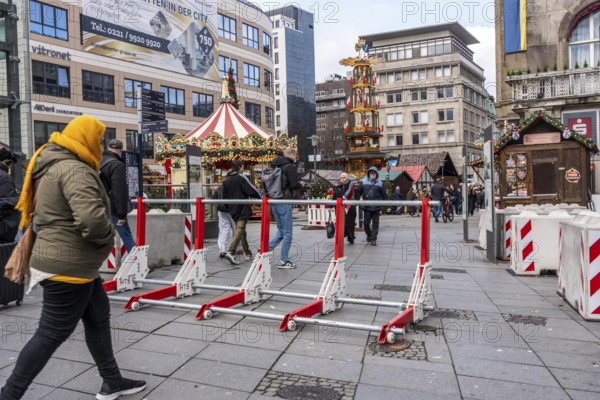 Christmas market in Essen, secured by a mobile anti-terrorist lock, modular, movable barrier against car and truck shooting, are opened or closed by a security guard as required, model Herner Truck Lock, HTS, on Willy-Brandt-Platz, in Essen, North Rhine-Westphalia, Germany