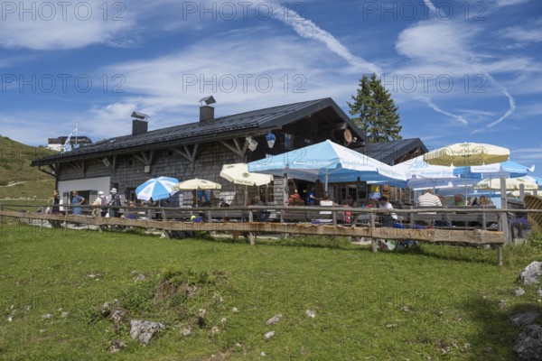 Tölzer Hütte, Gaststätte mit beer garden, Brauneck, Bavarian Prealps, Isarwinkel, Lenggries, Upper Bavaria, Bavaria, Germany