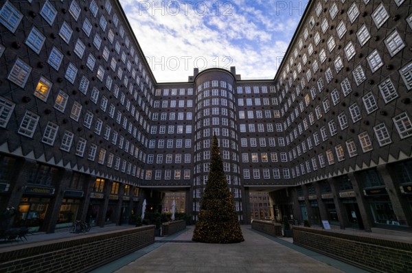 Christmas tree in Sprinkenhof, Kontorhaus, brick expressionism, Kontorhausviertel, Free and Hanseatic City of Hamburg, Germany