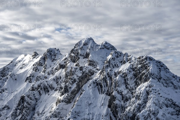 View of snowy Waxenstein, view from Längenfelderkopf in winter, Wetterstein Mountains, Garmisch-Partenkirchen, Bavaria, Germany