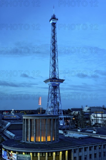Blue-lit Berlin radio tower, steel half-timbered building by architect Heinrich Straumer, Langer Lulatsch, old radio tower, television tower, heritage-protected building, in front of Hall 16, exhibition center, Messe Berlin, dawn, blue hour, Berlin, Germany
