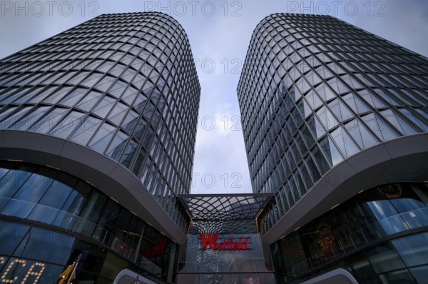 Exterior view, entrance to shopping mall, Westfield, logo, Hamburg-Überseequartier, Free and Hanseatic City of Hamburg, Germany