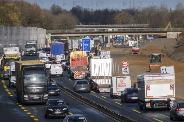 Motorway construction site, the A57 is extended to 6 lanes on the section between the Meerbusch interchange and the Oppum junction, traffic runs parallel to 2 narrowed lanes, Krefeld, North Rhine-Westphalia, Germany