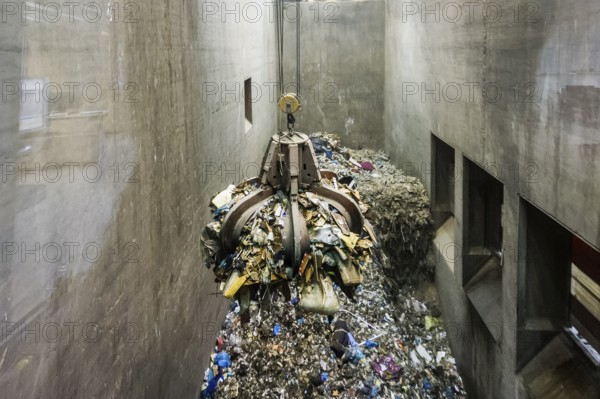 Garbage, household waste, waste separation, waste incineration, waste incineration plant, energy, TREA, Eschbach, Breisgau, Baden-Württemberg, Germany