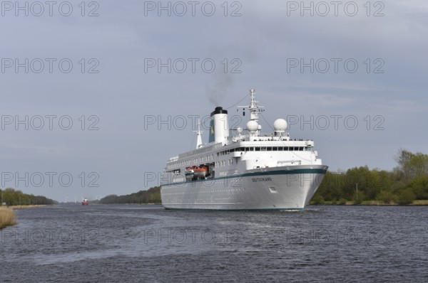 MS Deutschland sails in the Kiel Canal, NOK, Kiel Canal, Kiel Canal, Schleswig-Holstein, Germany