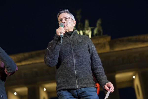 Stefan Rahmstorf (climate researcher at the Potsdam Institute for Climate Impact Research) speaks at the international climate demo under the motto Fight for 1.5 at the Brandenburg Gate in Berlin on 14.11.2025. The demonstration takes place on the occasion of the COP30 World Climate Conference in Belém, Brazil, and to mark 10 years of the Paris Climate Agreement