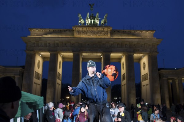 Egon Werler (musician) sings at the international climate demo under the motto Fight for 1.5 at the Brandenburg Gate in Berlin on 14.11.2025. The demonstration takes place on the occasion of the COP30 World Climate Conference in Belém, Brazil, and to mark 10 years of the Paris Climate Agreement