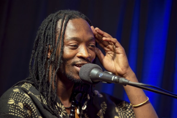KABUMBAYI JOH, singer, producer and multi-instrumentalist, Congo, KABUMBAYI JOH & band, African Acoustic Pop Music, live on 15.11.2025 at Greve Studio, Berlin, Germany < english> KABUMBAYI JOH, singer, producer and multi-instrumentalist, Congo, KABUMBAYI JOH & Band, African Acoustic Pop Music, live on November 15, 2025 at Greve Studio, Berlin, Germany