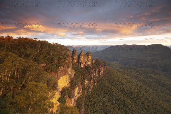 Colourful evening sky over the Three Sisters at Echo Point in Katoomba, Blue Mountains, New South Wales, Australia