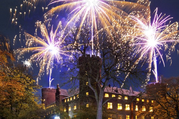 Big fireworks from the towers of Kurcölnischer Castle to Martin's procession in the evening, Old Town, Kempen, Lower Rhine, North Rhine-Westphalia, Germany