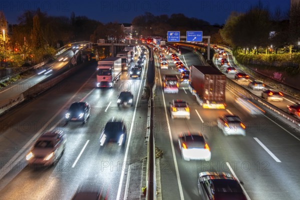Autobahn A40, Ruhrschnellweg, traffic jams on both roads, at the Ruhrschnellwegstunnel in Essen, rush hour traffic, NR, Germany