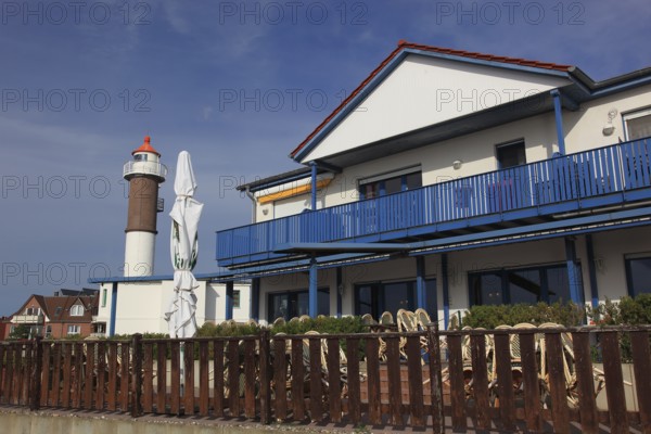 Timmendorf lighthouse on the island of Poel on the Baltic Sea, building in the foreground, Nordwestmecklenburg district, Mecklenburg-Western Pomerania, Germany
