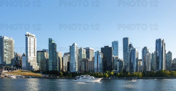 Skyline, skyscrapers on the promenade, Coal Harbour, Vancouver, British Columbia, Canada