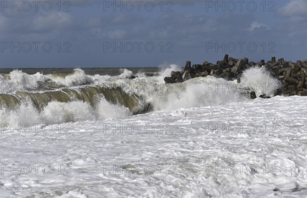 Storm and breakwater, tetrapods, Dolossen on the Danish North Sea, Denmark