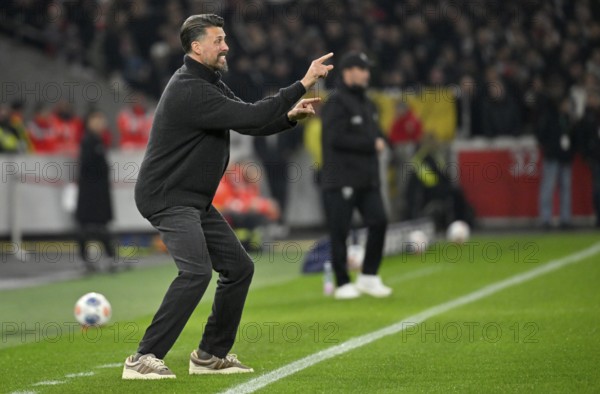 Coach coach Sandro Wagner FC Augsburg FCA gesture on the sidelines behind coach Sebastian Hoeness VfB Stuttgart MHParena, MHP Arena Stuttgart, Baden-Württemberg, Germany