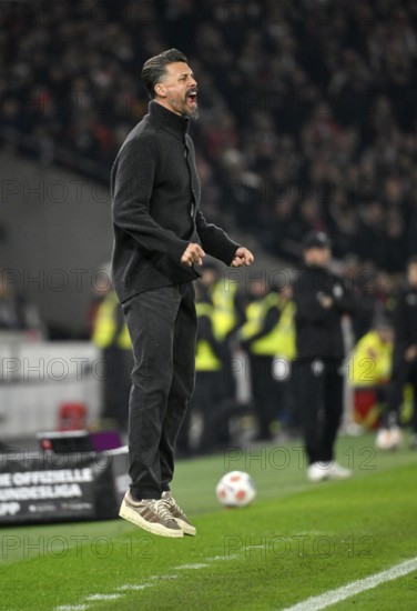 Coach coach Sandro Wagner FC Augsburg FCA gesture on the sidelines VfB Stuttgart MHPArena, MHP Arena Stuttgart, Baden-Württemberg, Germany