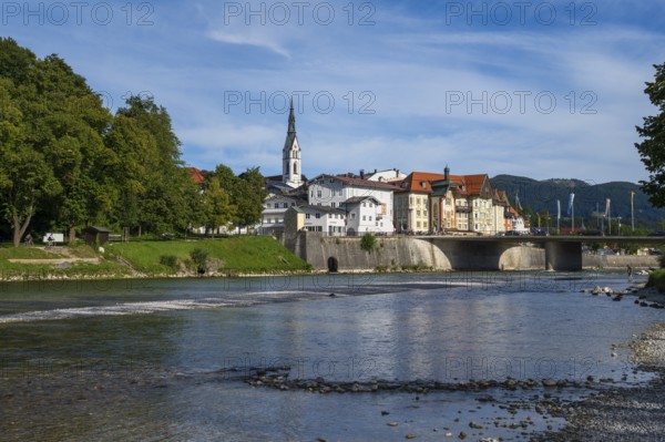Old town with church of St. Mariä Himmelfahrt, river Isar, Bad Tölz, Upper Bavaria, Bavaria, Germany