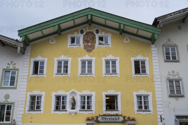 Gable house with air painting in Marktstraße, pedestrian zone, Bad Tölz, Upper Bavaria, Bavaria, Germany
