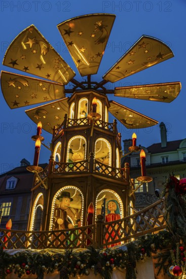 Christmas market with three-story illuminated Christmas pyramid, Rindermarkt, Munich, Upper Bavaria, Bavaria, Germany