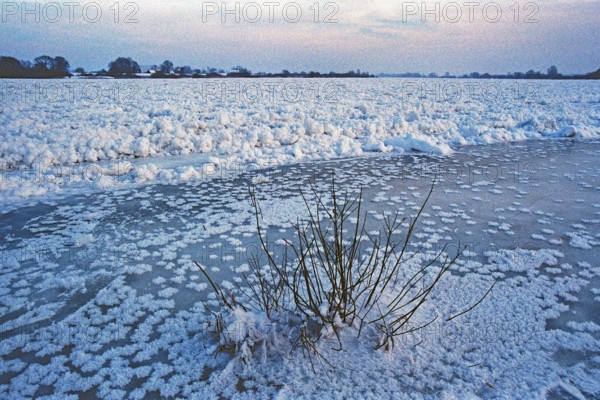 Frozen Elbe, Bleckede, Lower Saxony, Germany, January 03, 1997, vintage, retro, old, historic