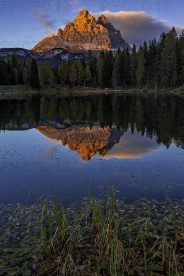 Mountain lake, mountains, reflection, sunny, evening light, Lake Antorno, Lake Antorno, Three Peaks, Dolomites, Italy