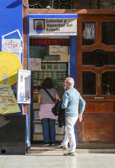 Lottery kiosk selling tickets, Loterias y Apuestas del Estado, Calle de Alfonso I, Zaragoza, Aragon, Spain