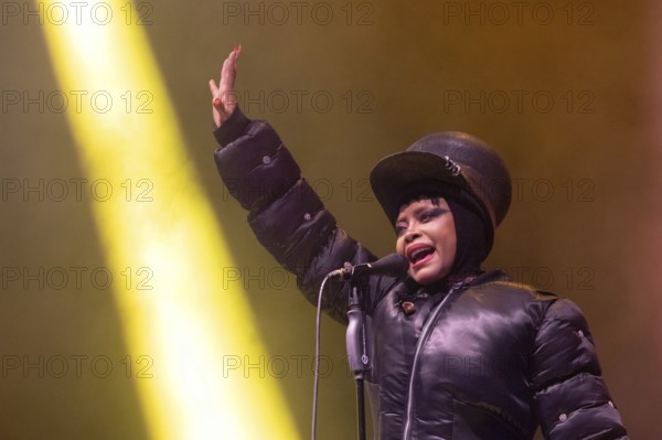 Erykah Badu, singer, USA, soul, hip-hop, R&B, The Return Of Automatic Slim World Tour 2025, live at the Uber Eats Music Hall, Berlin, 04.11.2025 < english> Erykah Badu, singer, hip-hop, live at the Uber Eats Music Hall, November 4th, 2025