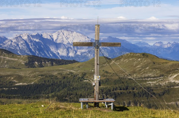 Summit Cross, Hoher Zinken, Postalm, Osterhorn Group, Salzkammergut, Province of Salzburg, Austria