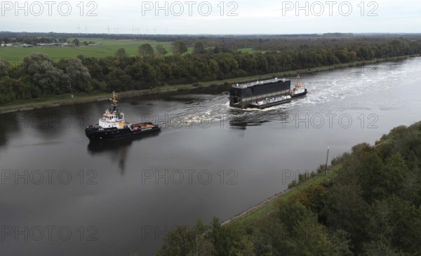 Tugboats bring a lock gate through the Kiel Canal, NOK, Kiel Canal, Kiel Canal, Schleswig-Holstein, Germany
