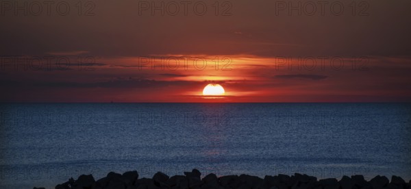Sunset on the Baltic Sea with protective breakwaters, Darß, Ahrenshoop, Mecklenburg-Western Pomerania, Germany