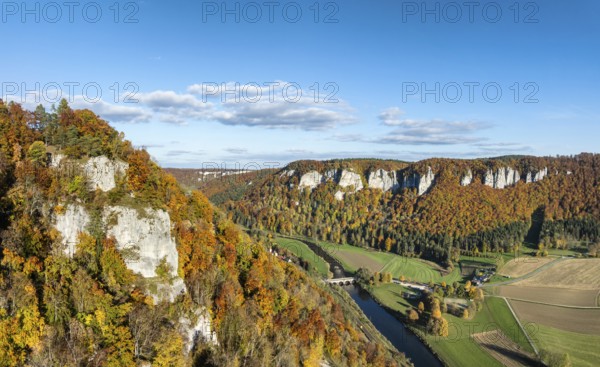 Aerial view, panorama of the Upper Danube Valley, surrounded by autumn vegetation with the Hausender Peaks above the Danube, climbing rocks, Jurassic limestone cliffs, Hausen im Tal, Swabian Jura, Baden-Württemberg, Germany